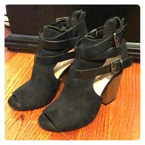 Size 8 Strappy Peep-toe Block Heels